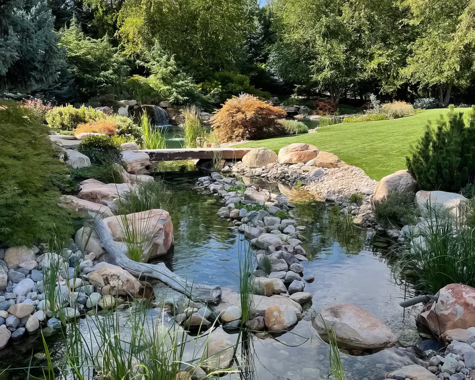 Pond pump and aeration system maintaining water flow